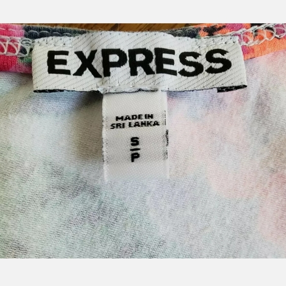 Express Women's Top Ruffled Bottom Flowered Back Zip - Picture 7 of 7